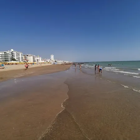 Apartman Gigi House - Piazza Mazzini - 200m Dal Mare Con Posto Lido di Jesolo