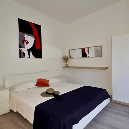 Gigi House - Piazza Mazzini - 200m Dal Mare Con Posto Apartman