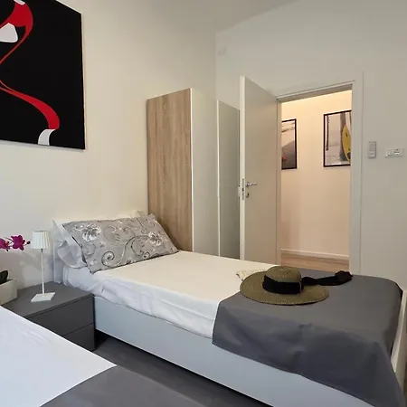 Apartamento Gigi House - Piazza Mazzini - 200m Dal Mare Con Posto